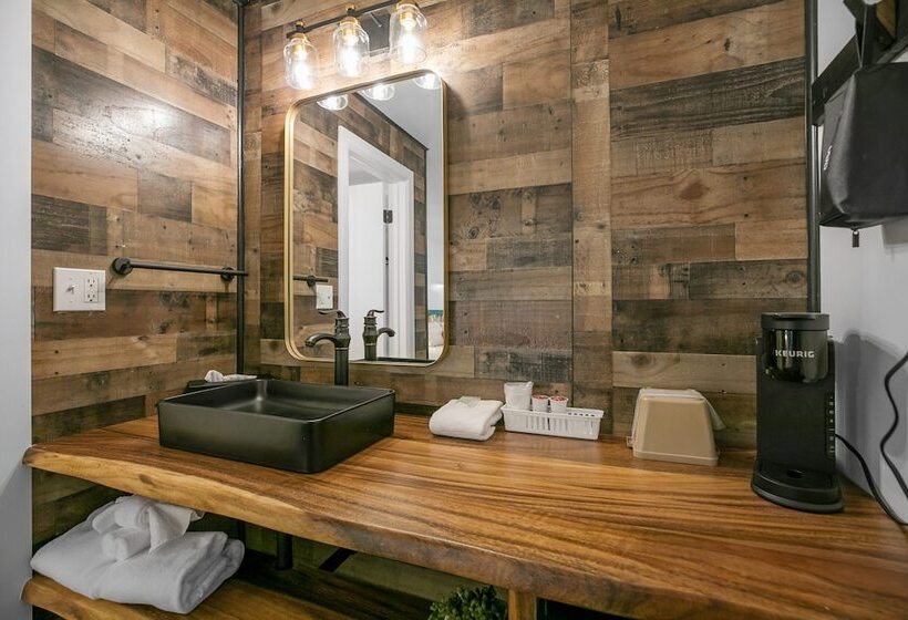 Motel Candlewick Inn And Suites