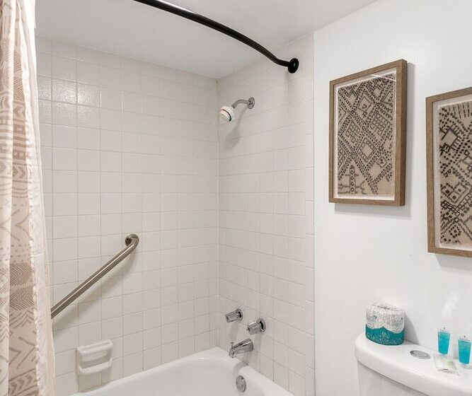 Motel Candlewick Inn And Suites