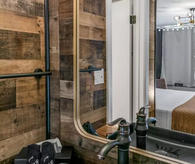 Motelli Candlewick Inn And Suites