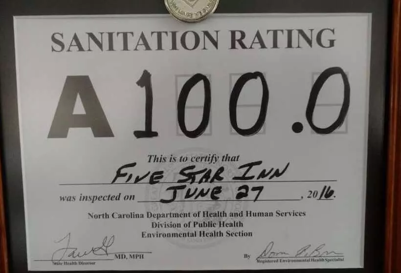 Motelli Five Star Inn
