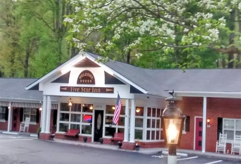 Motelli Five Star Inn