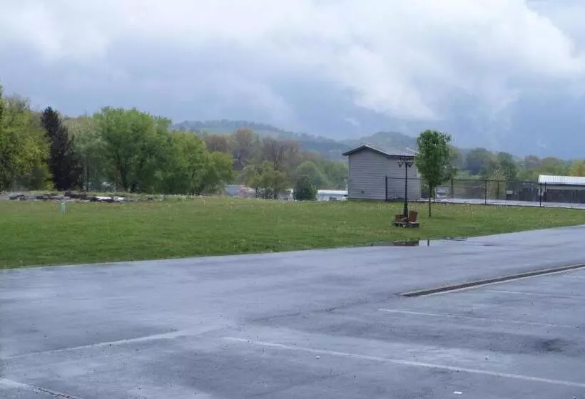 モーテル Lynchburg Country Inn