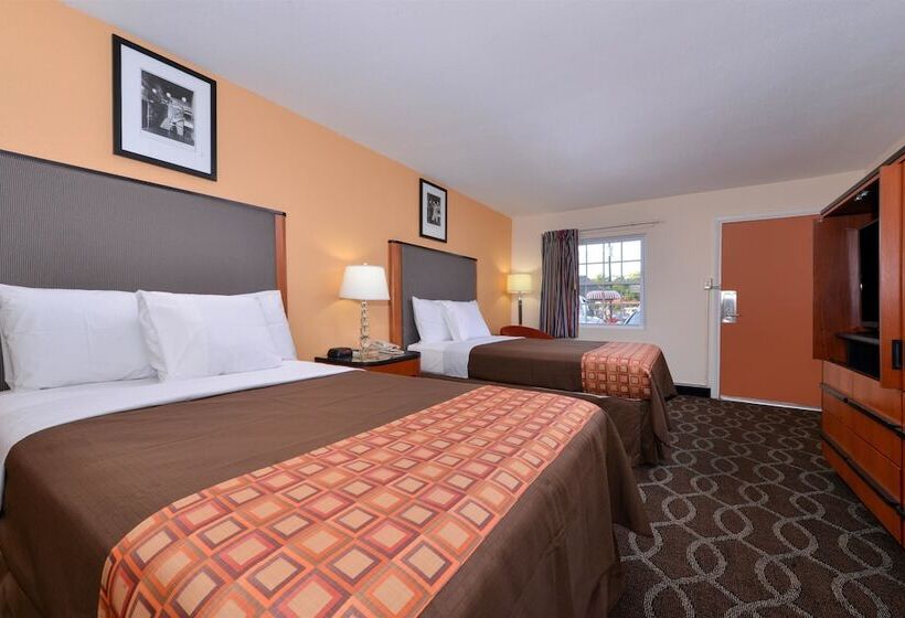 Мотель Media Inn & Suites