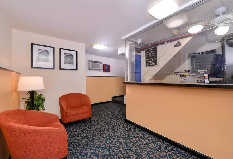 モーテル Media Inn & Suites