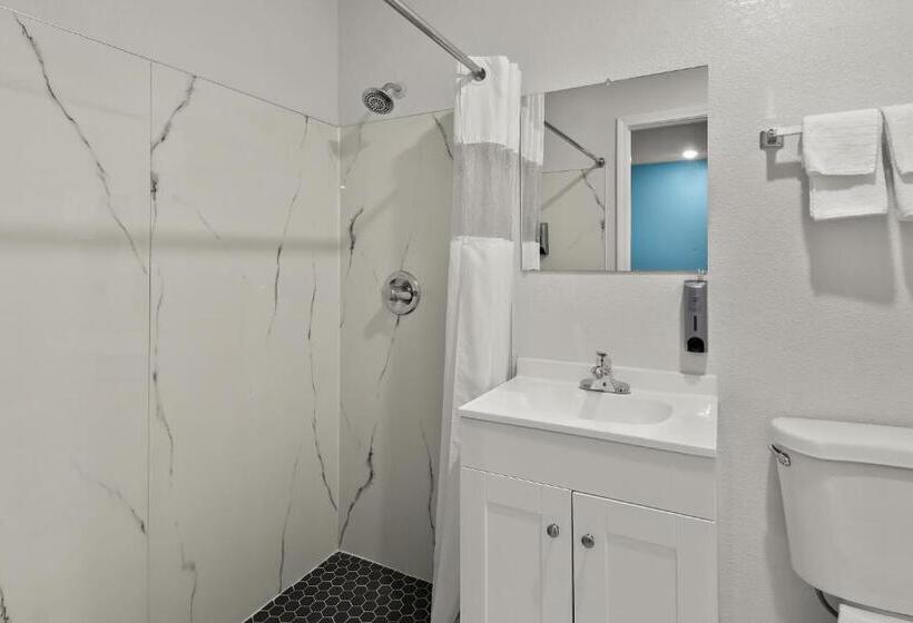 فندق على الطريق Rodeway Inn