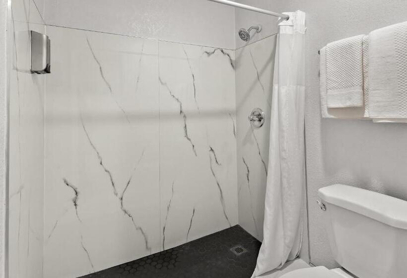 فندق على الطريق Rodeway Inn