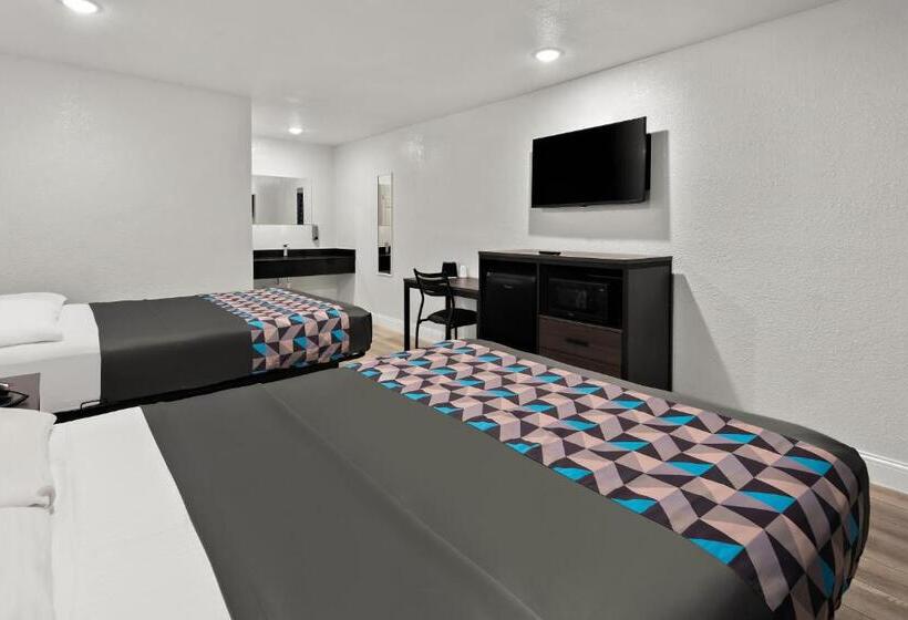 فندق على الطريق Rodeway Inn