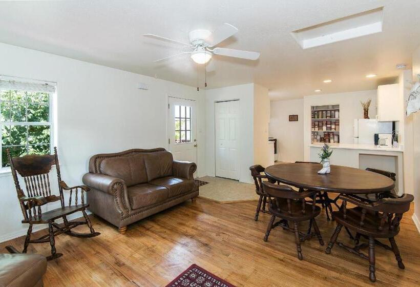 מוטל Virginia City Inn