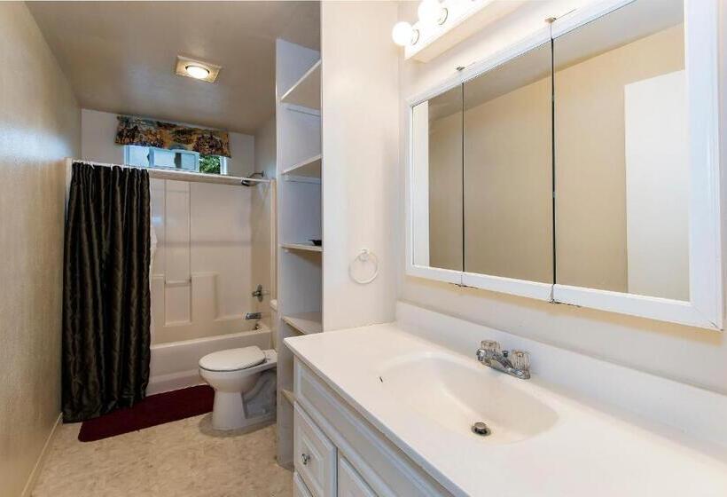 מוטל Virginia City Inn