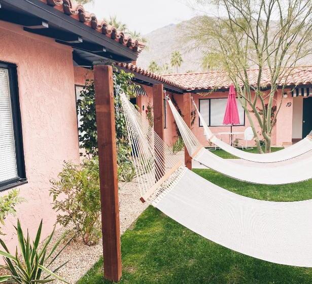 渡假胜地  Les Cactus