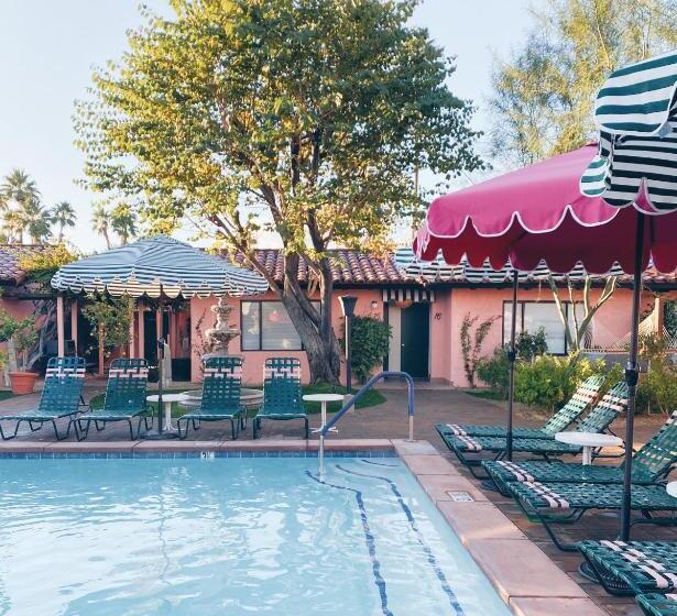 渡假胜地  Les Cactus