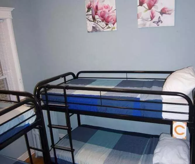Wrigley Hostel Chicago