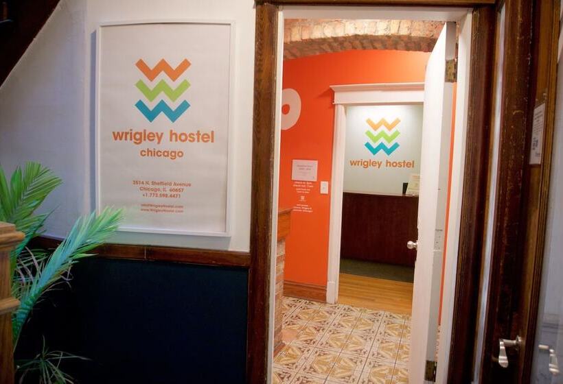 Wrigley Hostel   Chicago