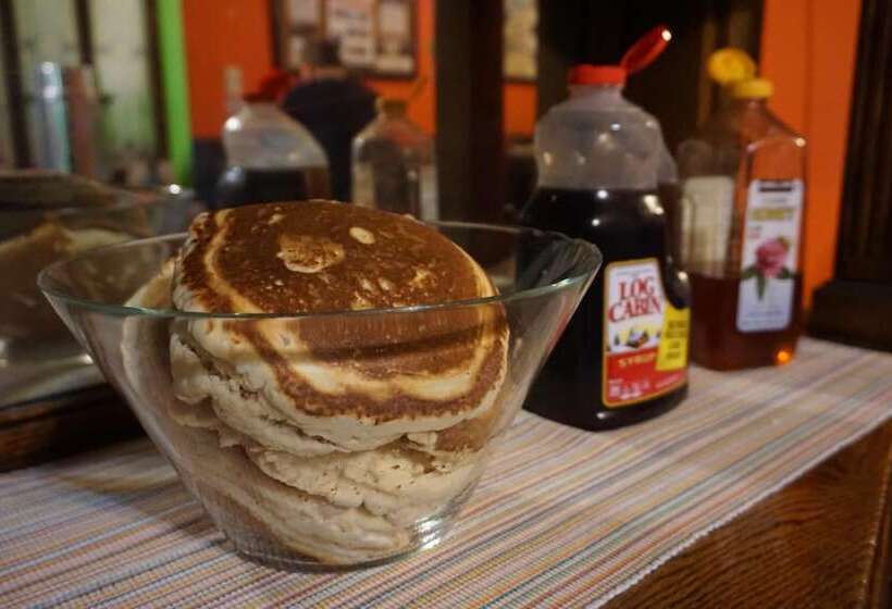 Wrigley Hostel   Chicago