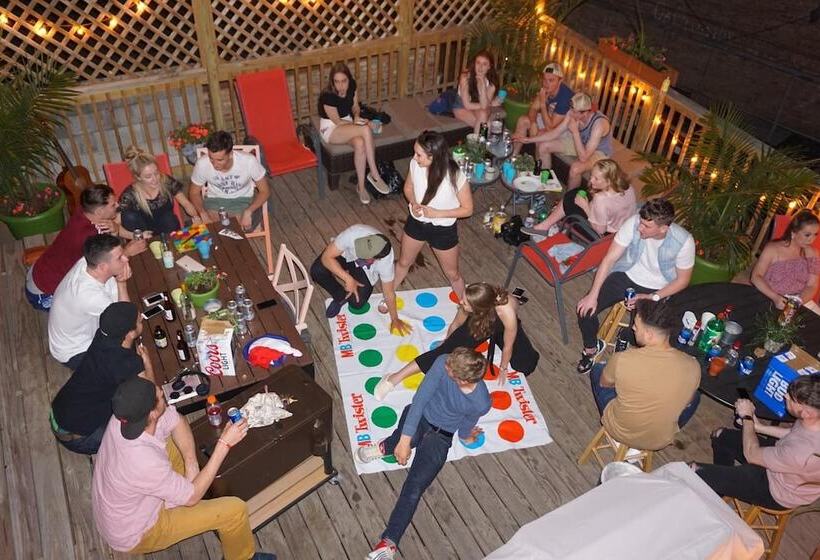 Wrigley Hostel   Chicago