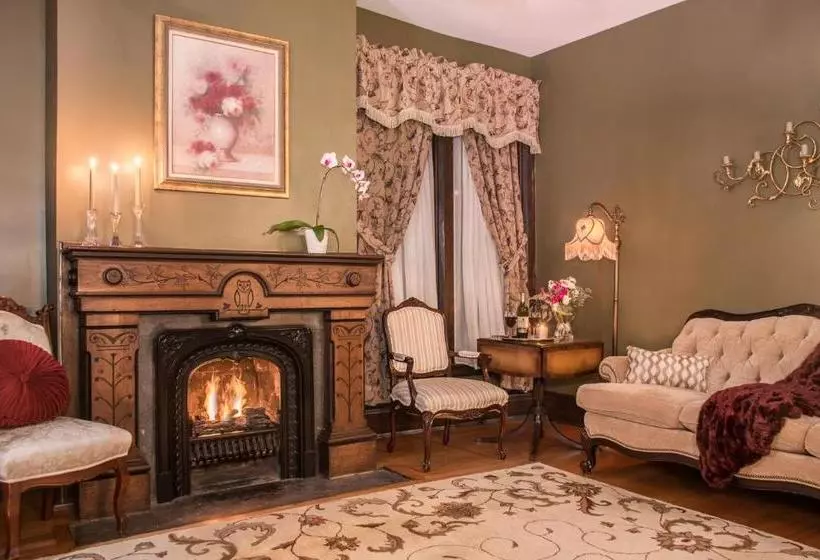 1840 Inn On The Main Bed And Breakfast