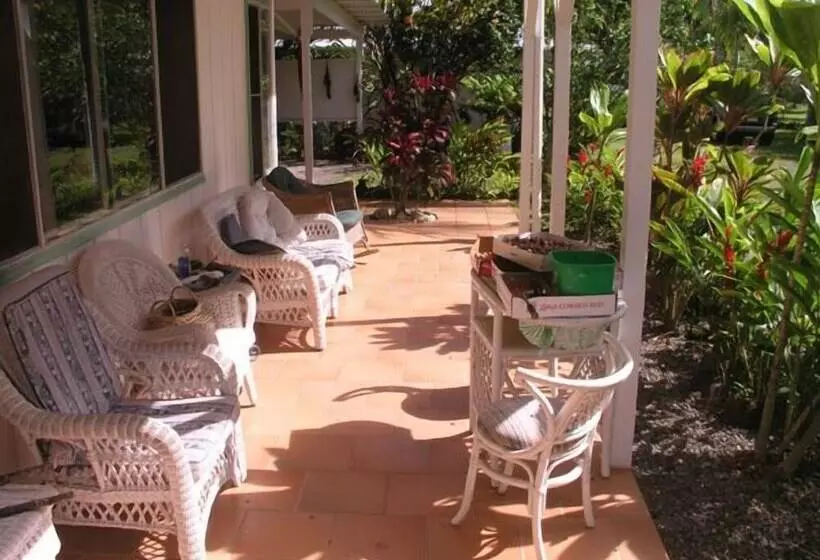 Aamiaismajoitus (B&B) Lava Tree Tropic Inn