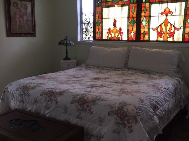 住宿加早餐  Lava Tree Tropic Inn