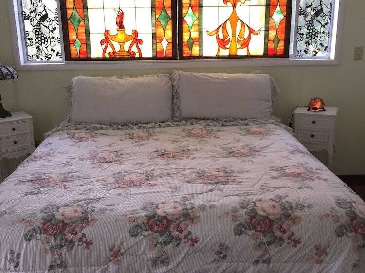 住宿加早餐  Lava Tree Tropic Inn