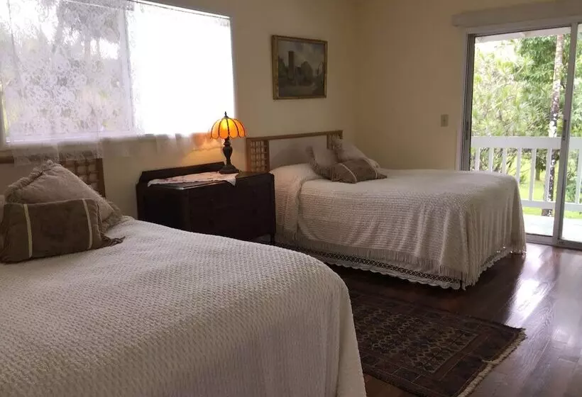 Aamiaismajoitus (B&B) Lava Tree Tropic Inn