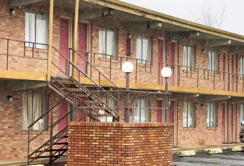 ホテル Deluxe Inn