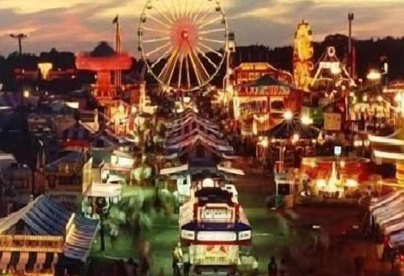 فندق Red Carpet Inn Orchard Park