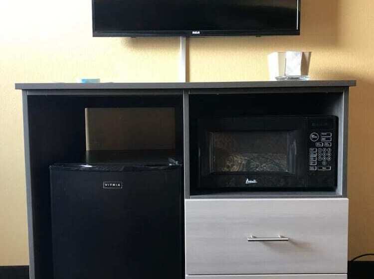 فندق Red Carpet Inn Orchard Park