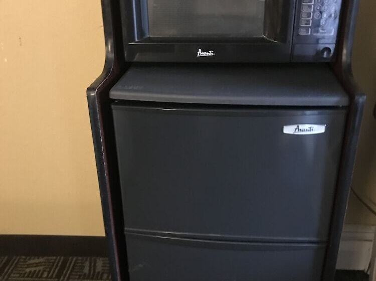 فندق Red Carpet Inn Orchard Park