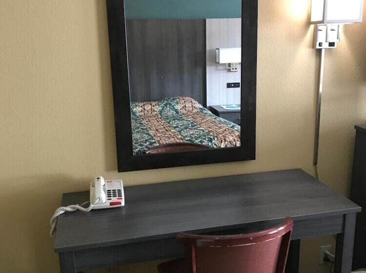 فندق Red Carpet Inn Orchard Park