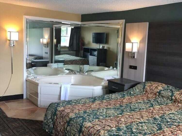 فندق Red Carpet Inn Orchard Park