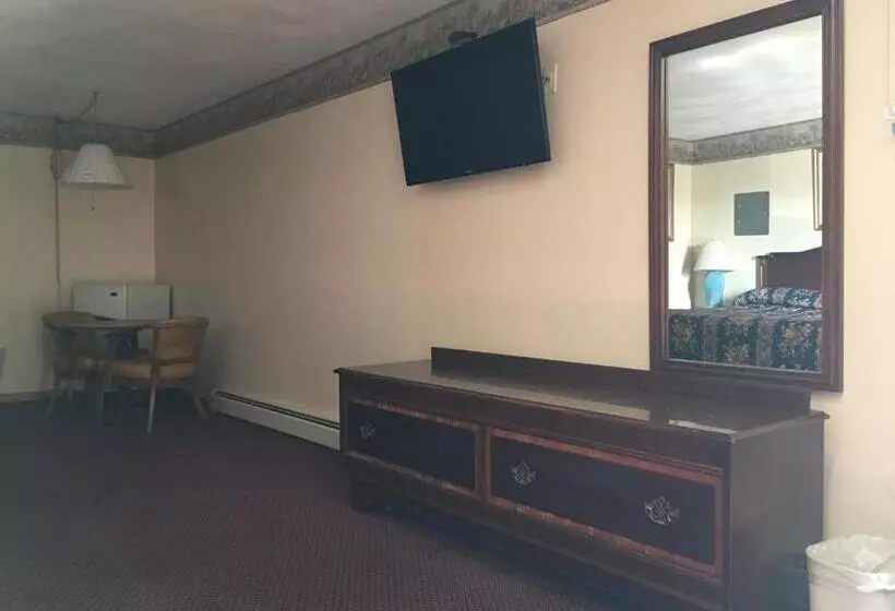Knotty Pine Motel