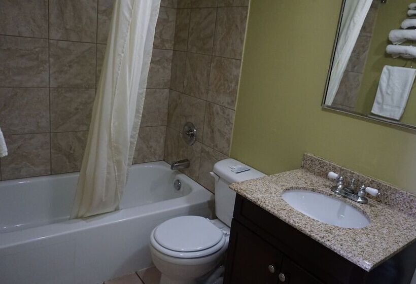 فندق على الطريق Super 7 Inn