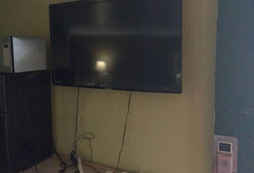 فندق على الطريق Super 7 Inn