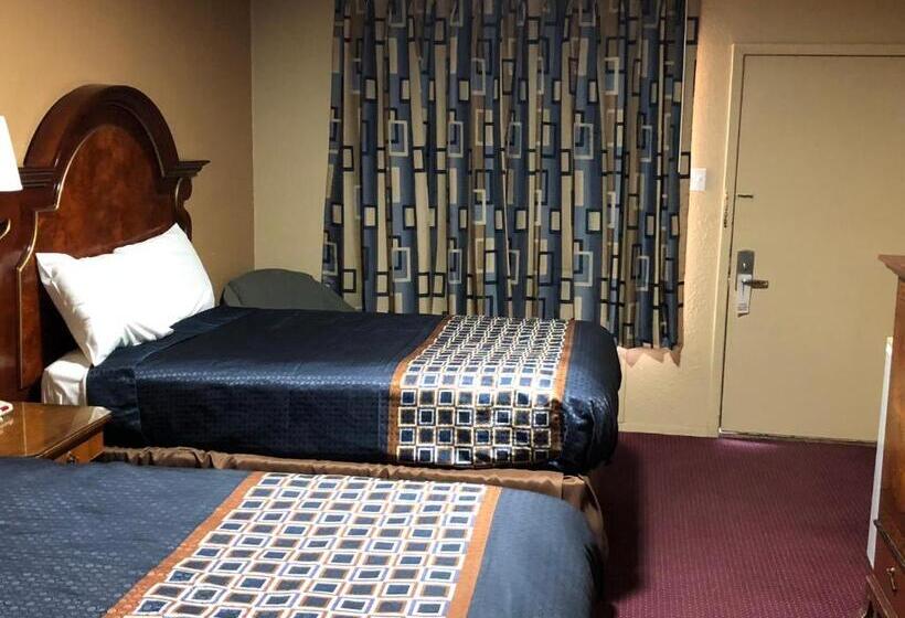 فندق على الطريق Villa West Inn