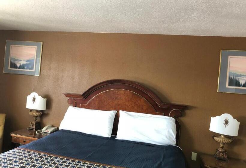 فندق على الطريق Villa West Inn