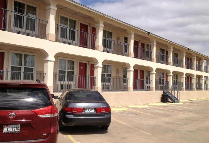 فندق على الطريق Villa West Inn