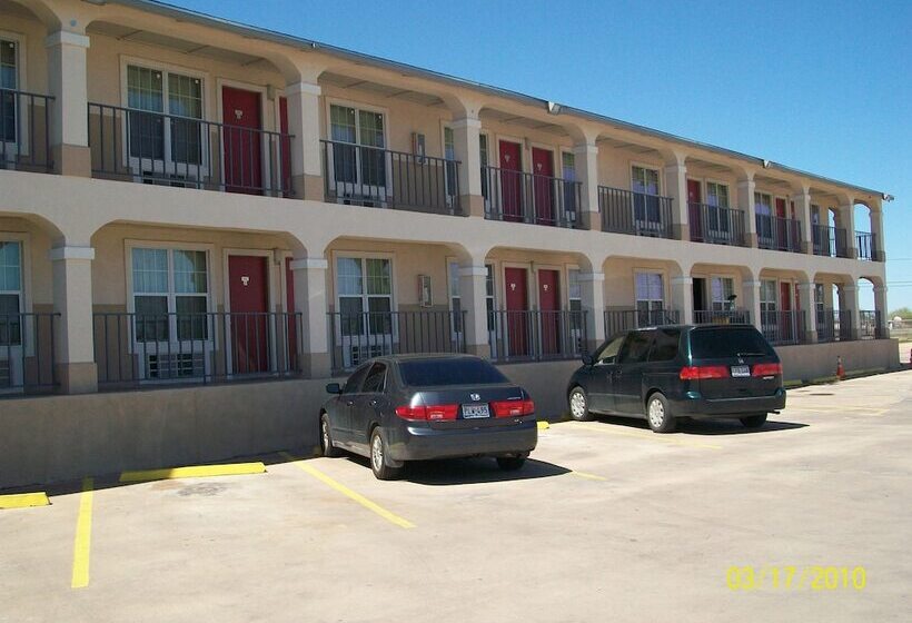 فندق على الطريق Villa West Inn