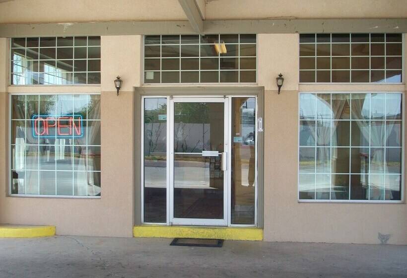 فندق على الطريق Villa West Inn