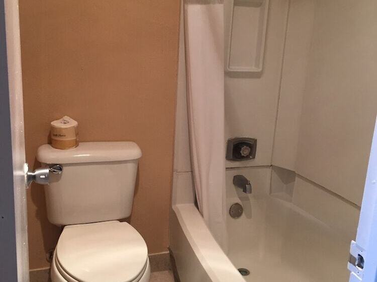 فندق على الطريق Villa West Inn