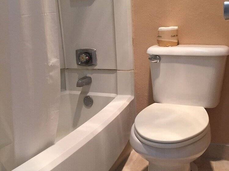 فندق على الطريق Villa West Inn