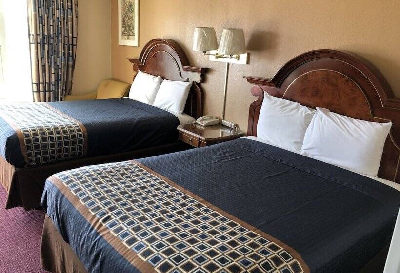فندق على الطريق Villa West Inn