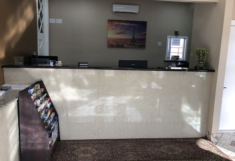 فندق على الطريق Villa West Inn