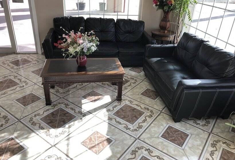 فندق على الطريق Villa West Inn