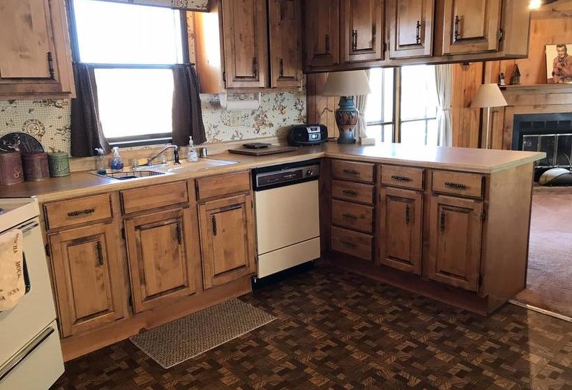 Мотель White Eagle Inn