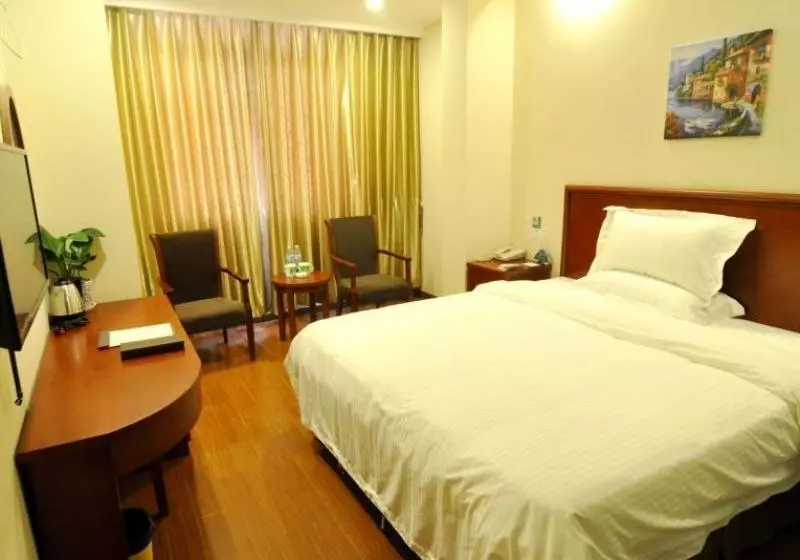Hotelli Greentree Inn Shanghai South Jiangyang Road South Changjiang Road Express