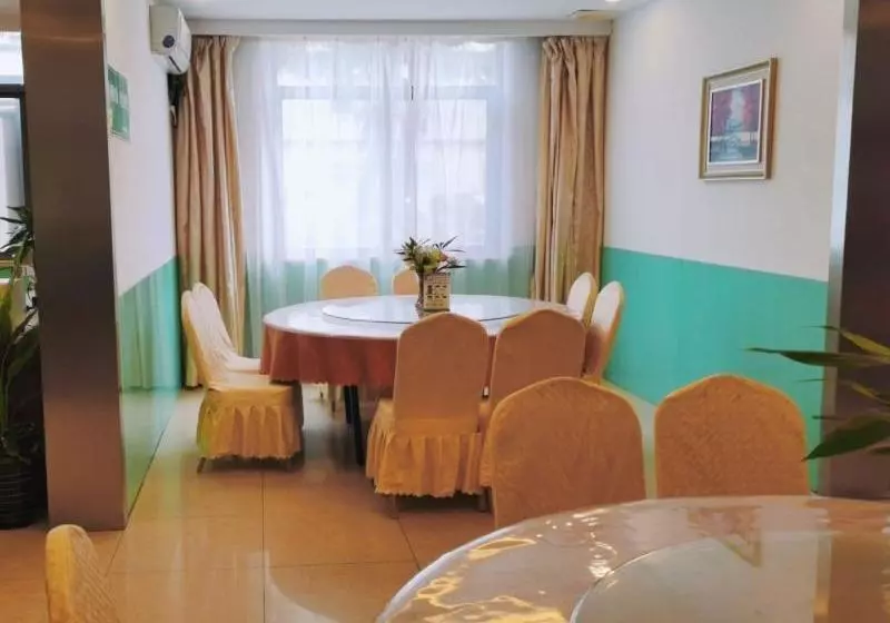Hotelli Greentree Inn Shanghai South Jiangyang Road South Changjiang Road Express