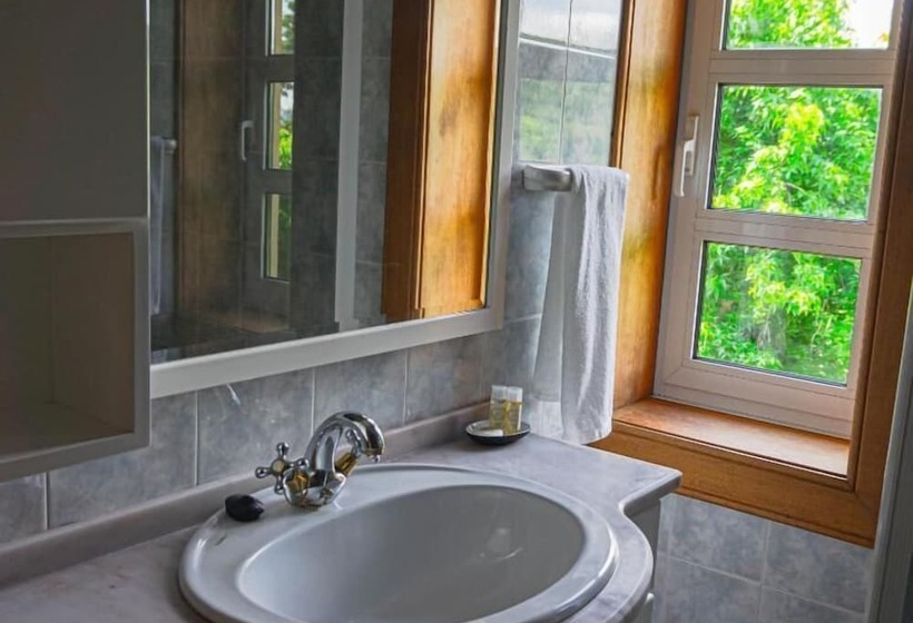 تختخواب و صبحانه Casas Do Souto