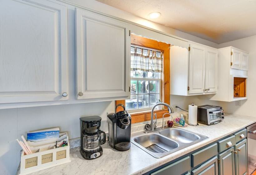 Classic Waterfront Home On Lake Maspenock W/ Grill