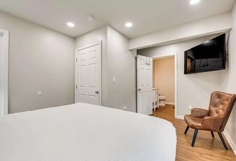Charming Atlanta Home W/ Yard ~ 7 Mi To Downtown!