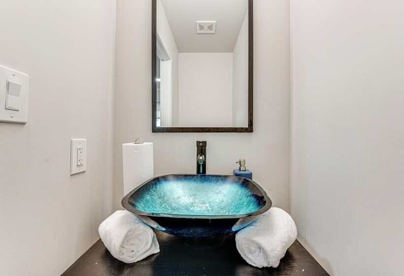 Charming Atlanta Home W/ Yard ~ 7 Mi To Downtown!